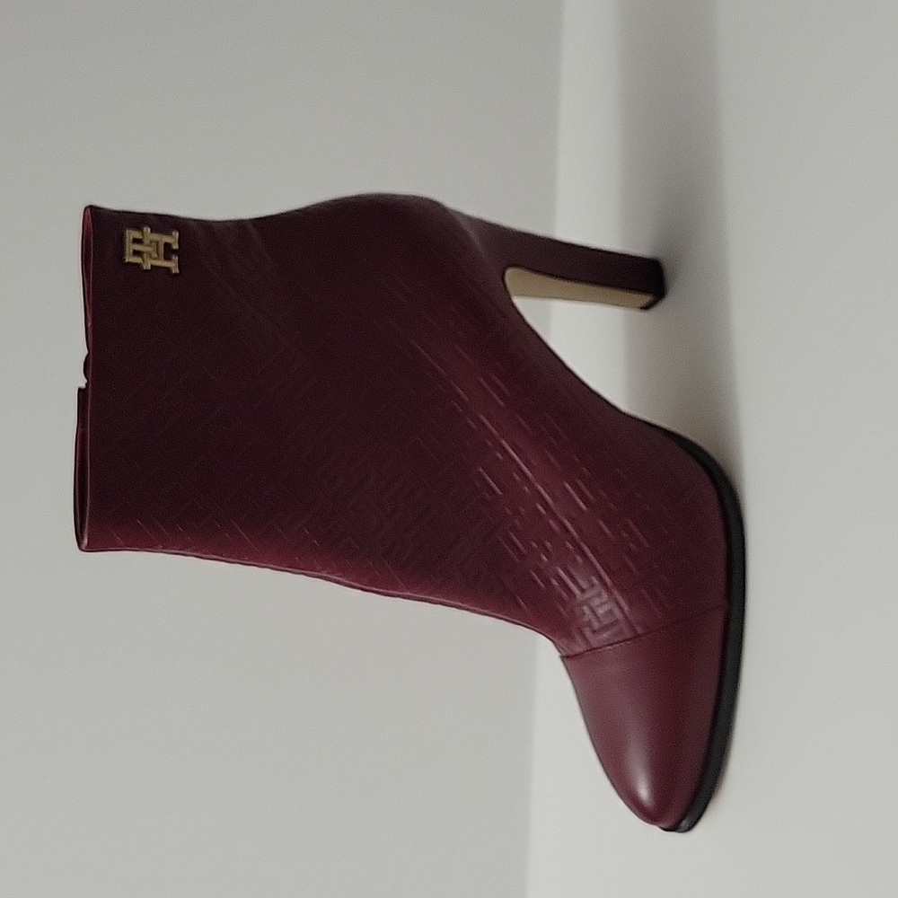NWT Tommy Hilfiger High Heeled Leather Monogram Boots Dark Red Sz 42